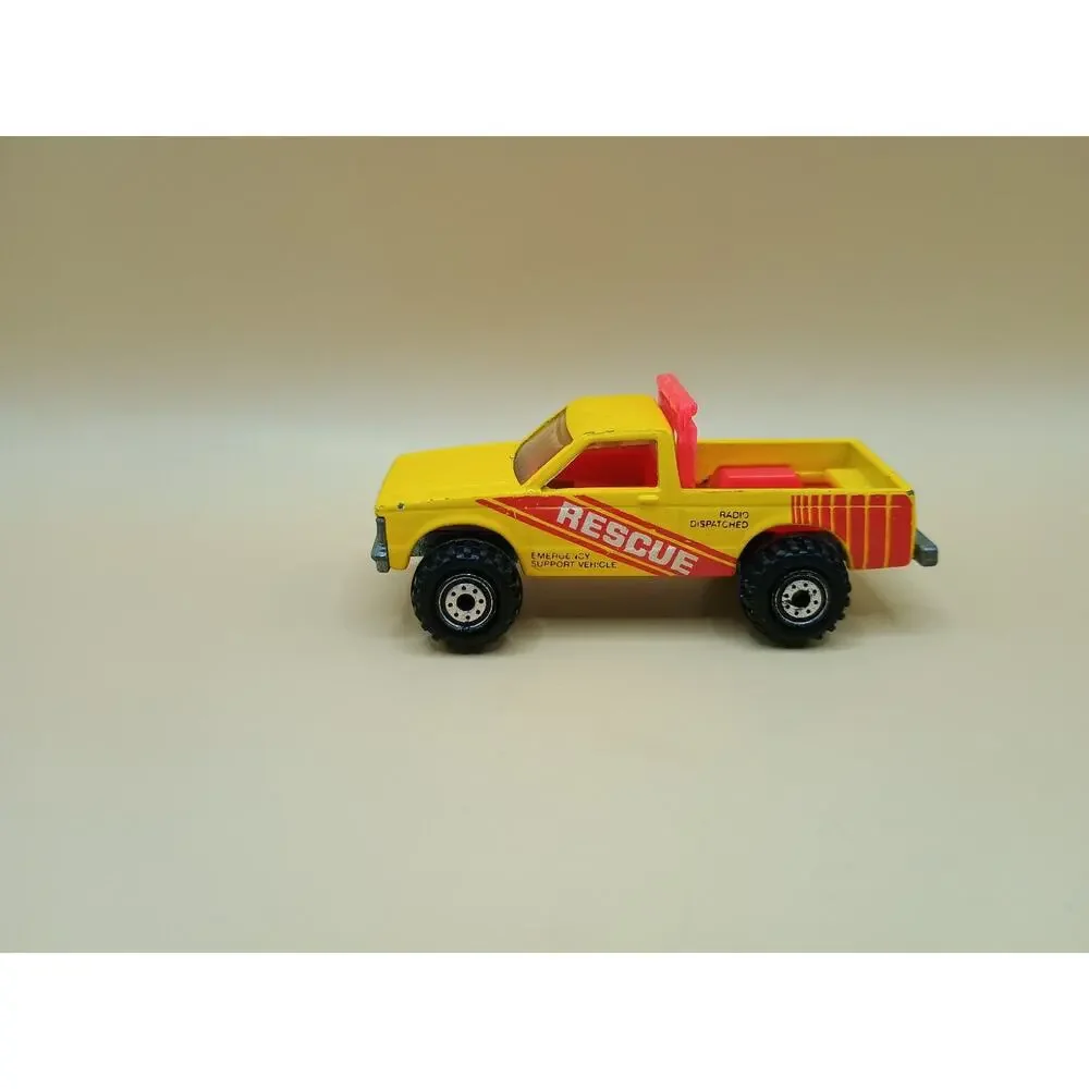 Vintage 1982 Hot Wheels Chevy S10 Baywatch Diecast Lifeguard Rescue Truck 1:64th
